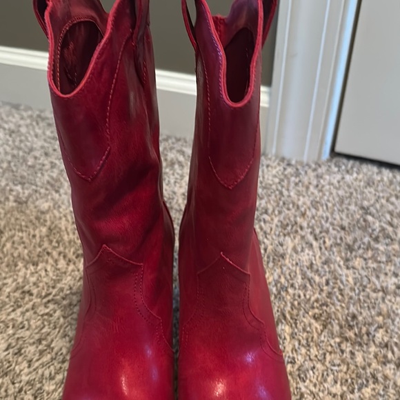 Dolce Vita Red Heeled Boots - Picture 4 of 14